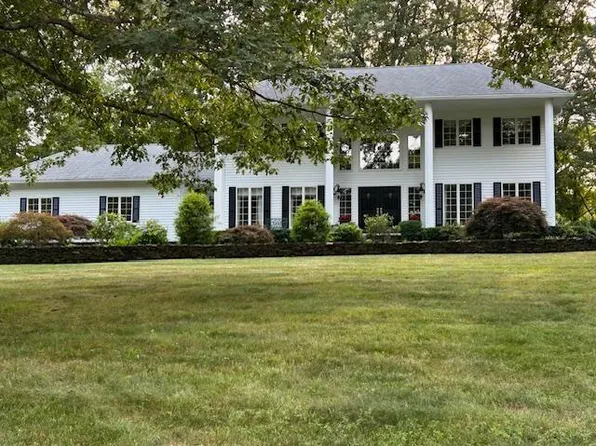 255 Beechwood Dr, Cranston, RI 02921