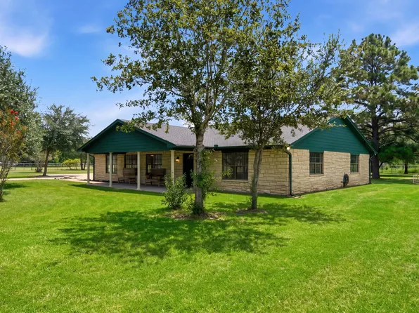 2243 Green Meadows Dr, Sealy, TX 77474