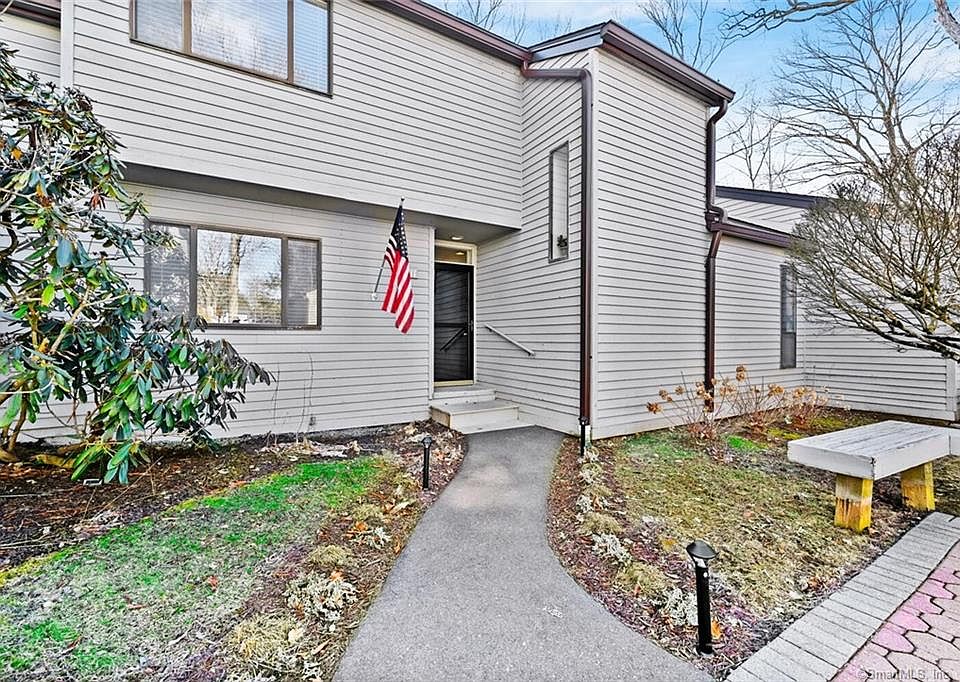 1st image of 11 Boxwood Ct