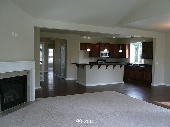 5th image of 4205 Abigail Court NE