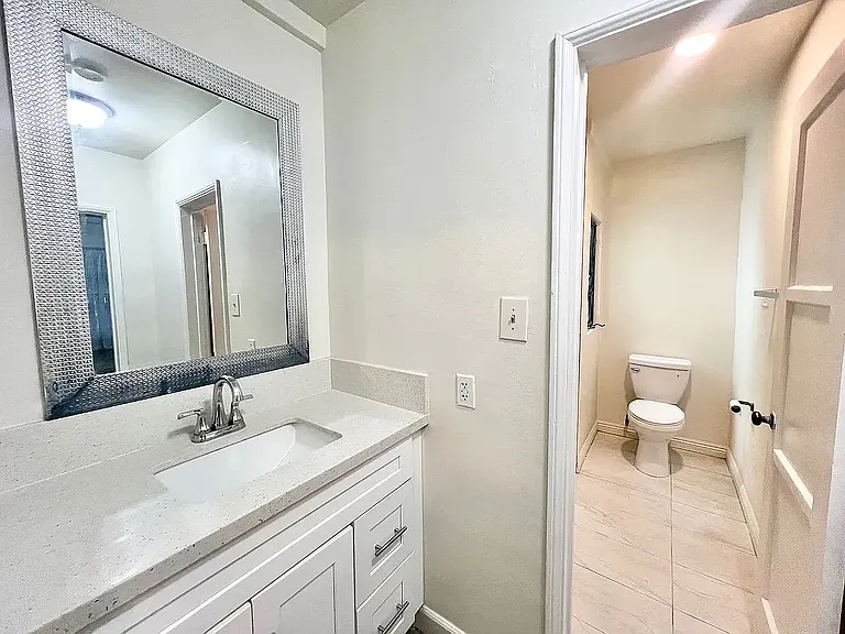 1825 E Broadway #2 — Photo 22