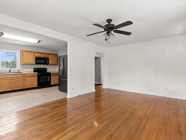 1604 E Ridge Ave — Photo 4