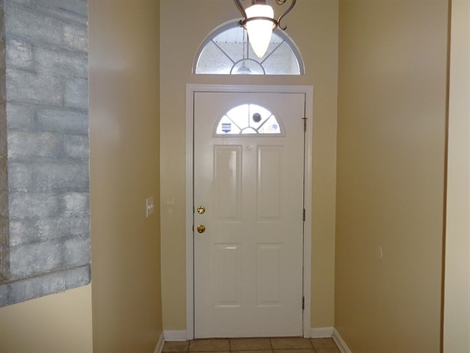 1st image of 3225 Chantilly Ct #00