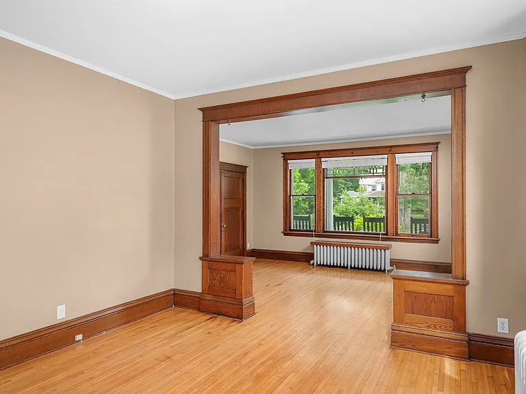526 Reeves Dr — Photo 8