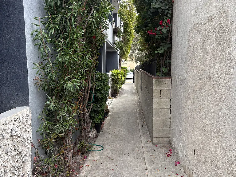 1037 Lincoln Blvd #C — Photo 4