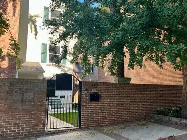 737 Bradford Aly, Philadelphia, PA 19147