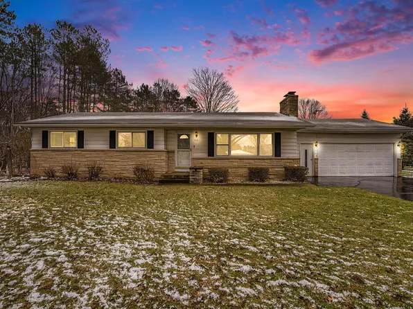 318 W Orchard St, Gobles, MI 49055