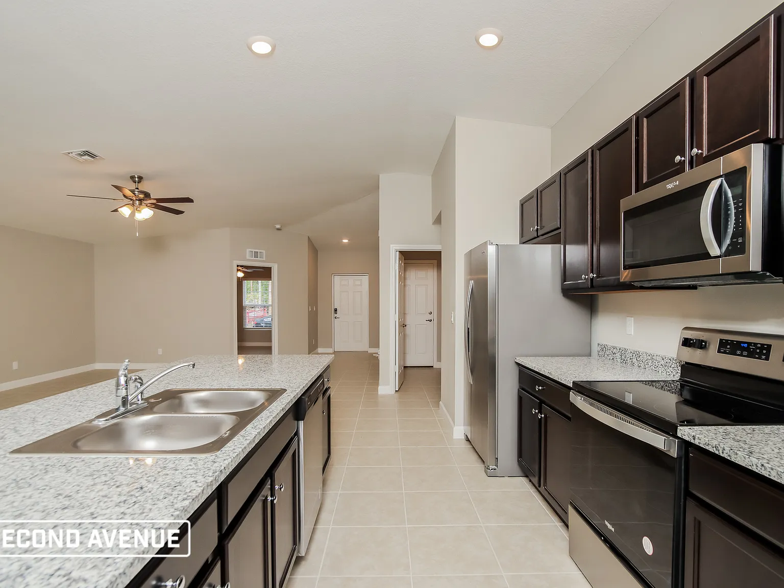 4 bed, 2.0 bath, 1833 sqft, $1,950 — Photo 3