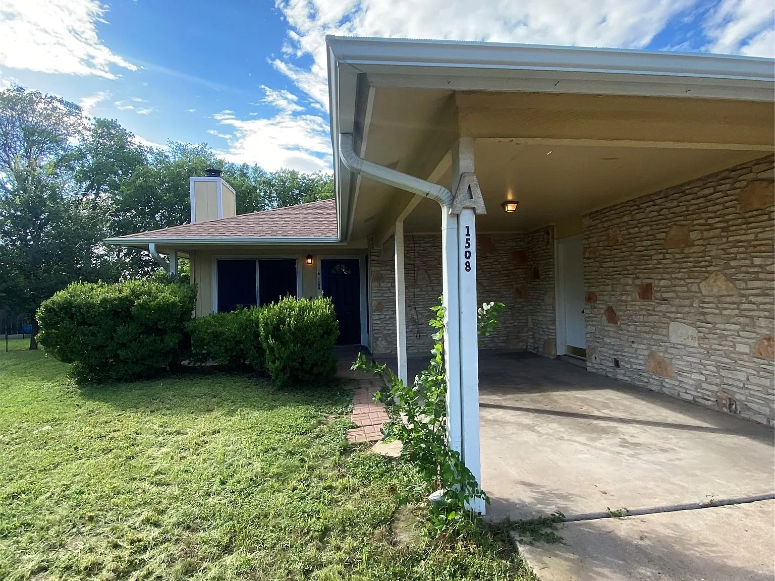 3 bed, 1.5 bath, 978 sqft, $1,550 — Photo 2