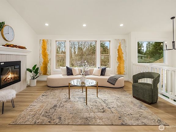 4th image of 727 198th Place SE