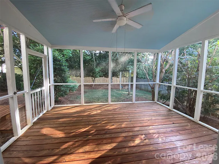 9513 Wilson Hall Dr — Photo 31