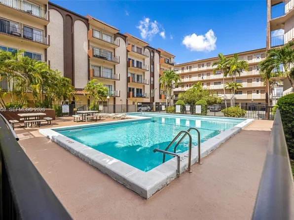 1950 W 54th St APT 206, Hialeah, FL 33012