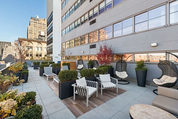 Rented by Greystar | media 9