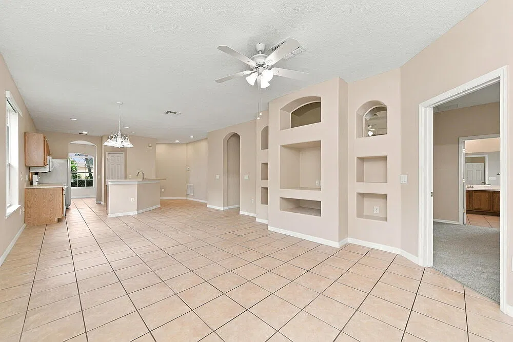 3 bed, 2.0 bath, 1615 sqft, $2,210 — Photo 3