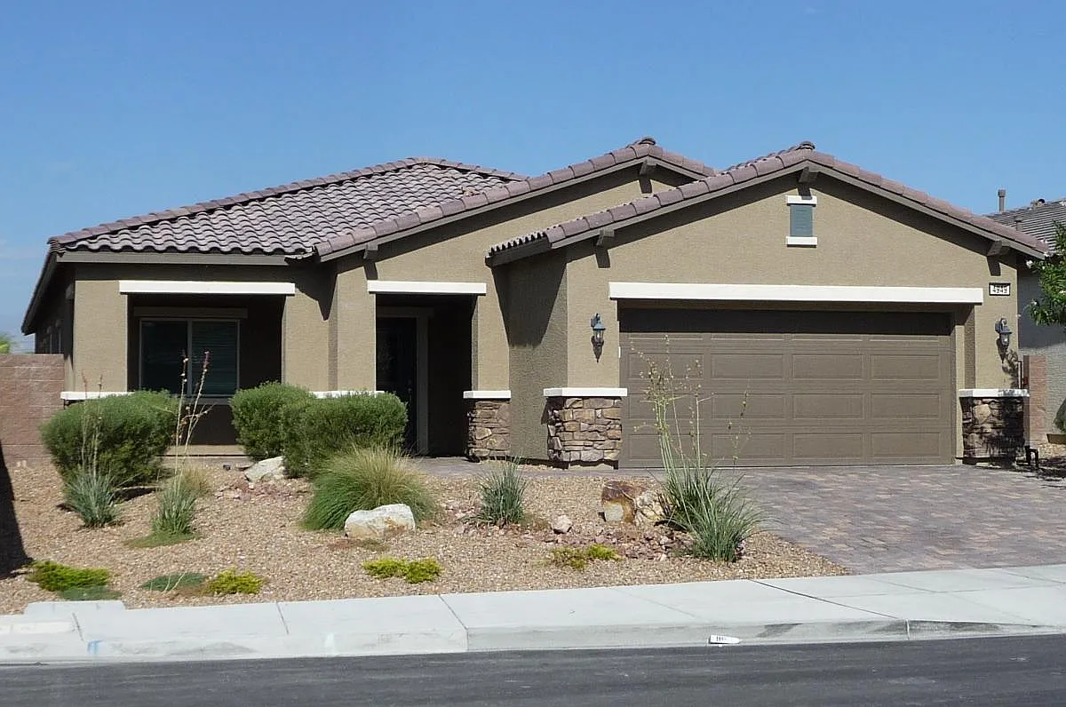 4 bed, 2354 sqft, $2,555 — Photo 1