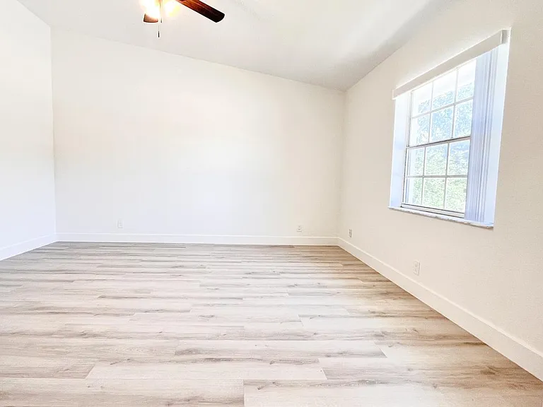 1438 Hawthorne Pl — Photo 18