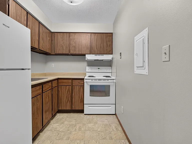 Willow Knolls Apartments — Photo 24