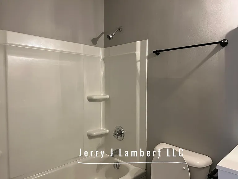 Hallway full bath