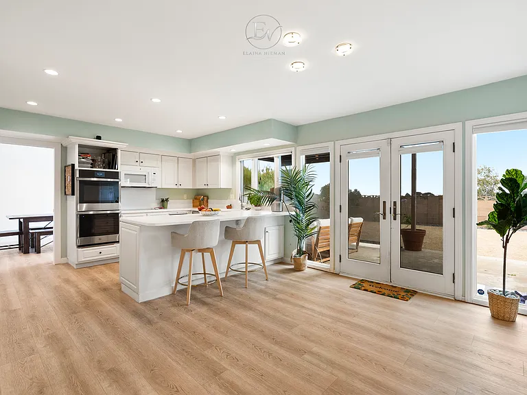 8536 Cliffridge Ave — Photo 14