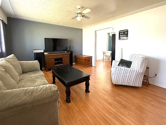 2nd image of 1359 Hamilton St