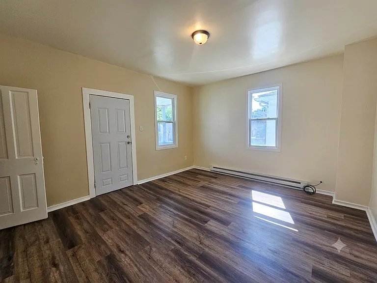327 E Locust St #2 — Photo 5