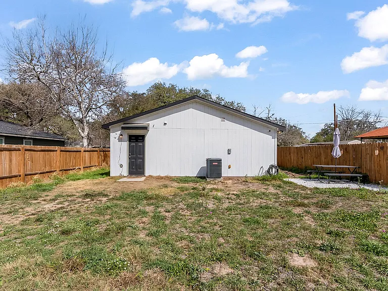 225 Virginia St — Photo 23