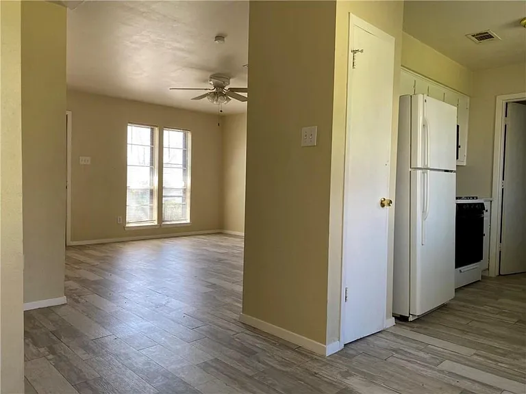 2231 Palmera Cv — Photo 6
