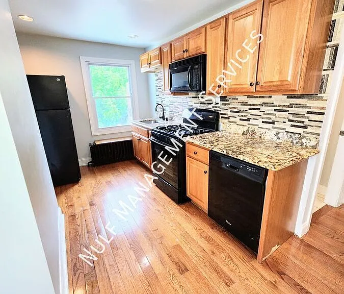 930 Portland St #3 — Photo 1