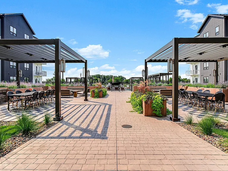 59-web-or-mls-21405-Dushane-Pkwy-59