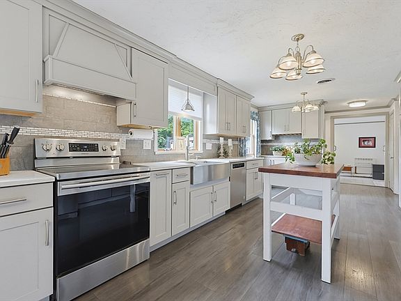 2nd image of 297 Fisher St