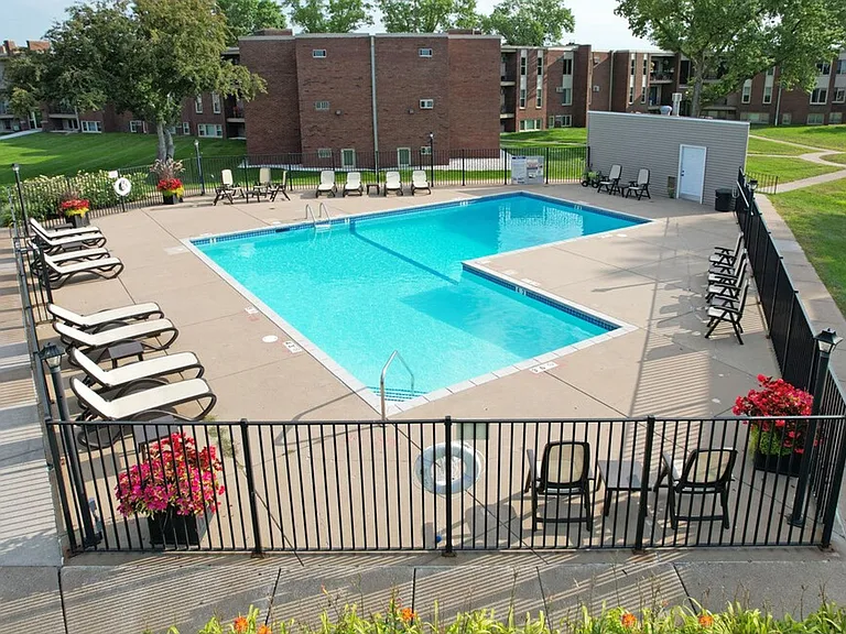 Rose Mall Apartments — Photo 9