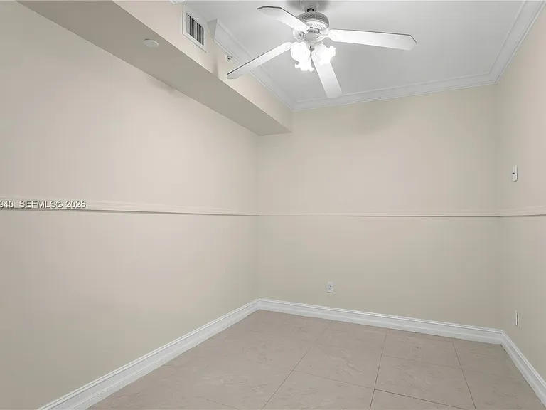 4775 Collins Ave #1006 — Photo 9