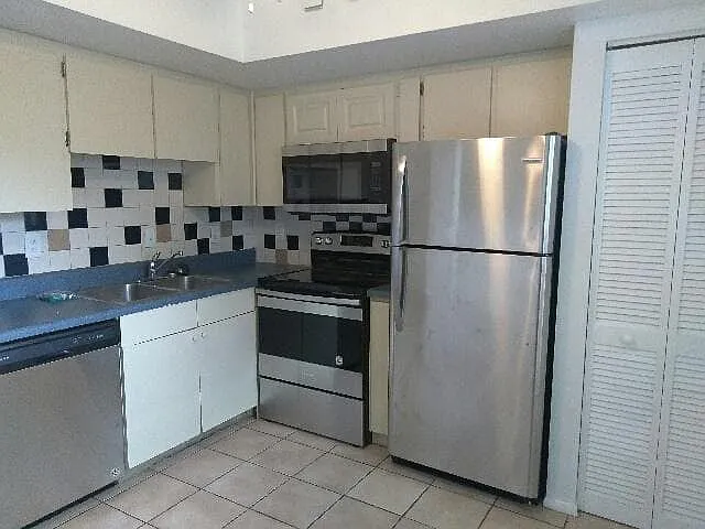 2 bed, 1025 sqft, $1,950 — Photo 3