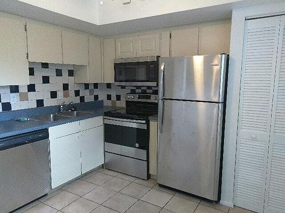 3rd image of 4704 Swift Rd