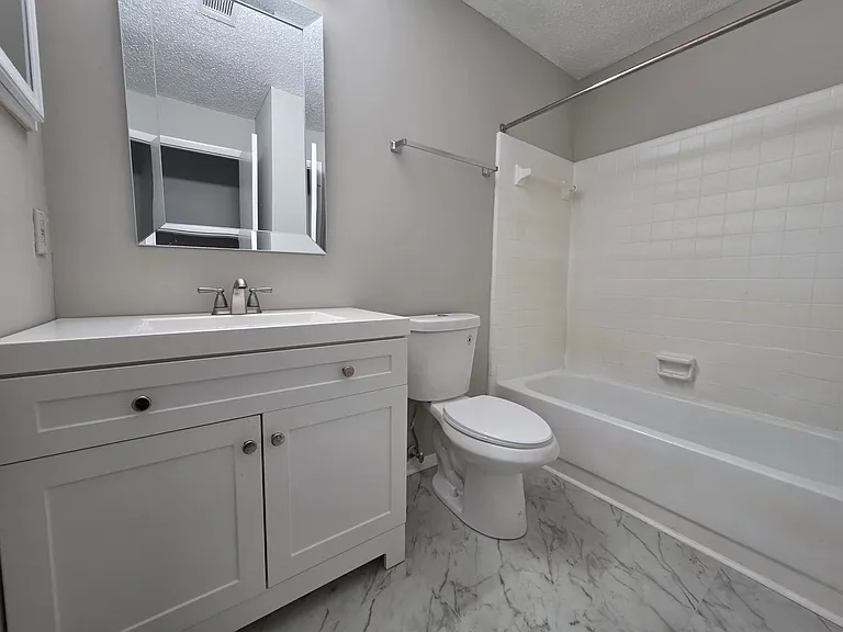 207 Weddell St #1B — Photo 8