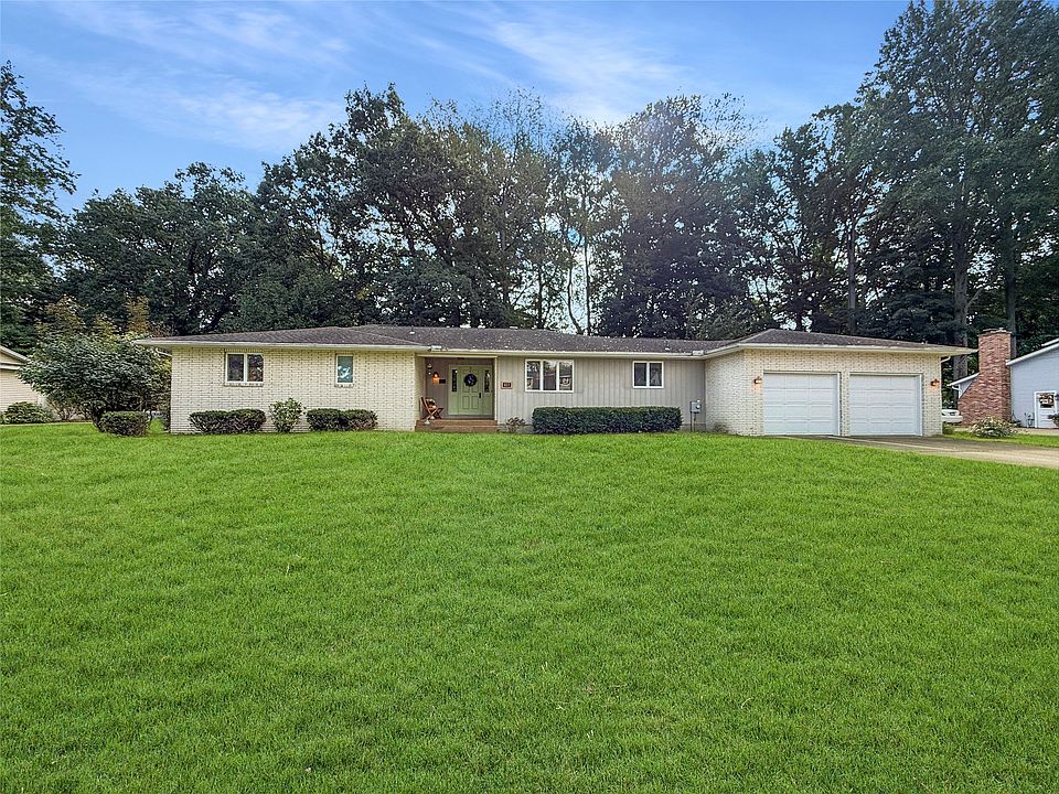 1st image of 811 Pine Tree Dr