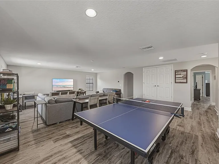 14633 Red Castle Ave — Photo 32