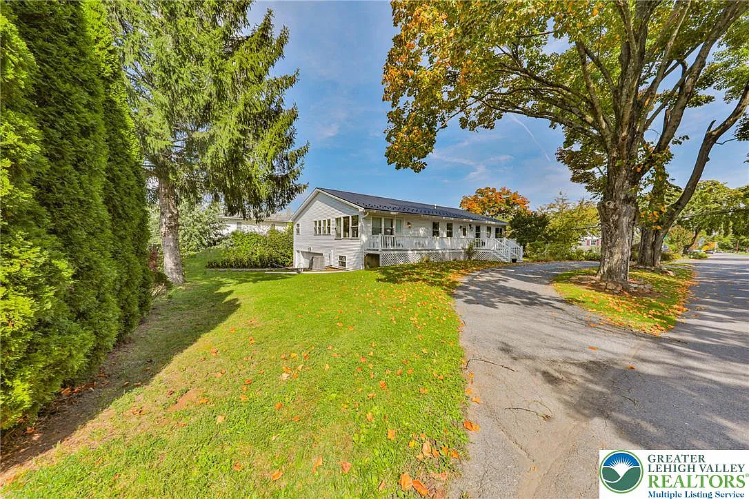 5 bed, 3.5 bath, 4063 sqft, $4,000 — Photo 1