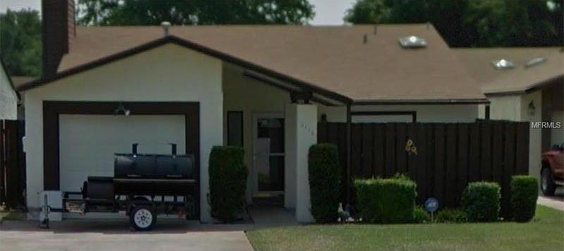 2 bedroom/Baath patio home/ garage and large lanai/ pool /safe neighborhood and cul- de- sac. easy access to major highways