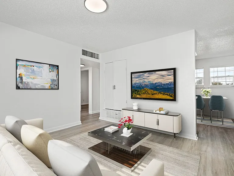Midpoint on Wilshire - $79 Rent Reduction PLUS $300 OFF Move-In Costs on 2 Bedrooms! *Limited to ... — Photo 4