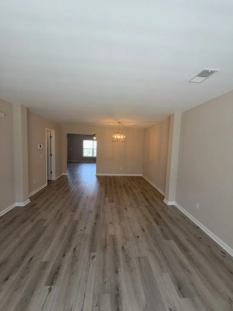 4 bed, 2.5 bath, 2800 sqft, $3,000 — Photo 3