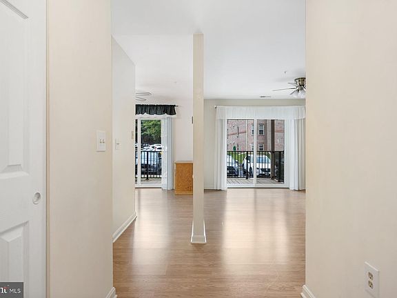 3rd image of 3901 Darleigh Rd APT 1E