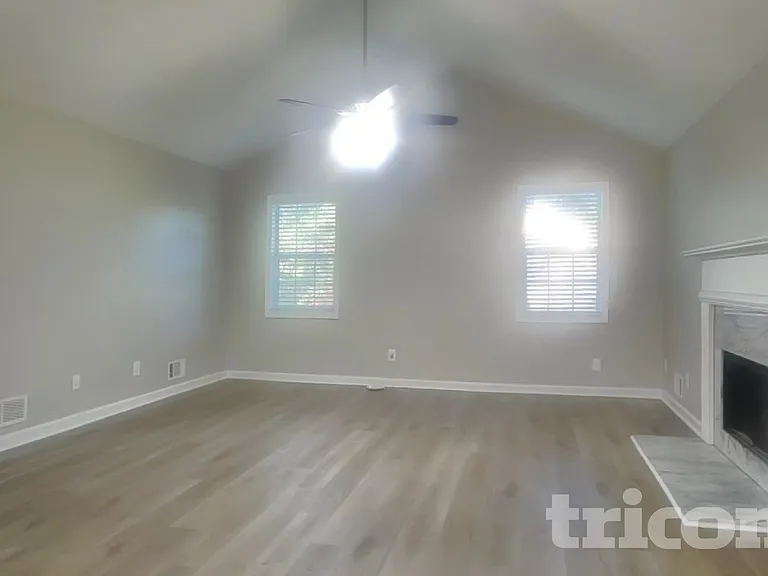 2407 Windridge Dr NE — Photo 2