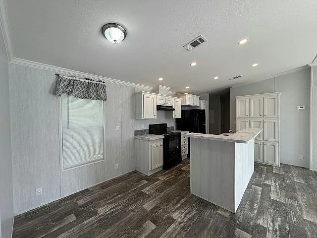 3 bed, 2.0 bath, 960 sqft, $2,100 — Photo 2