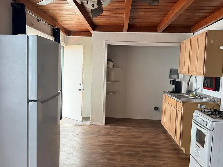 212 Orchard Dr #B — Photo 6