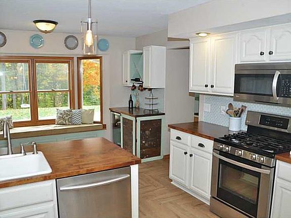 5th image of 944 Sycamore Woods Dr