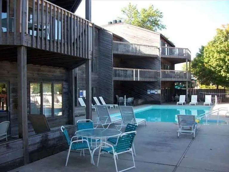 25 Lakeshore Dr #202 — Photo 11