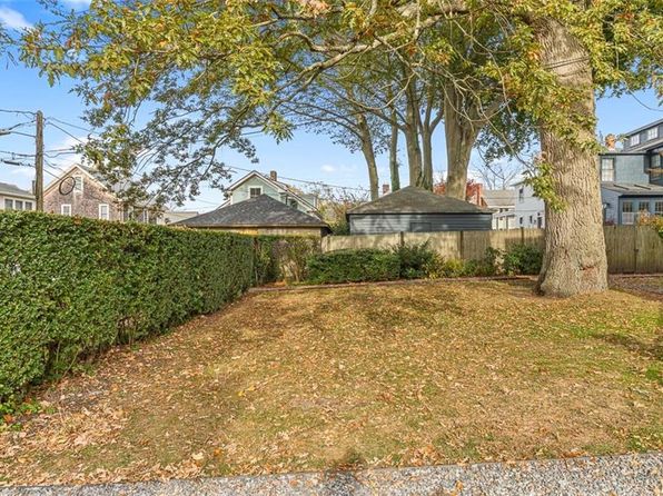 12 Mount Vernon St APT 5, Newport, RI 02840