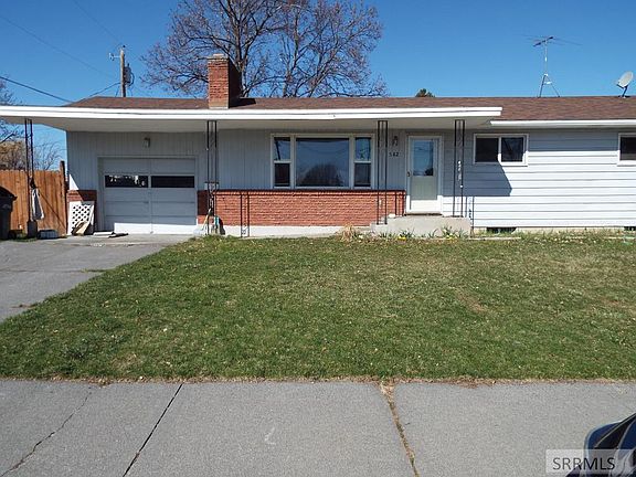 3rd image of 582 Cambridge Dr
