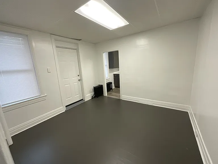807 W Princess St — Photo 2